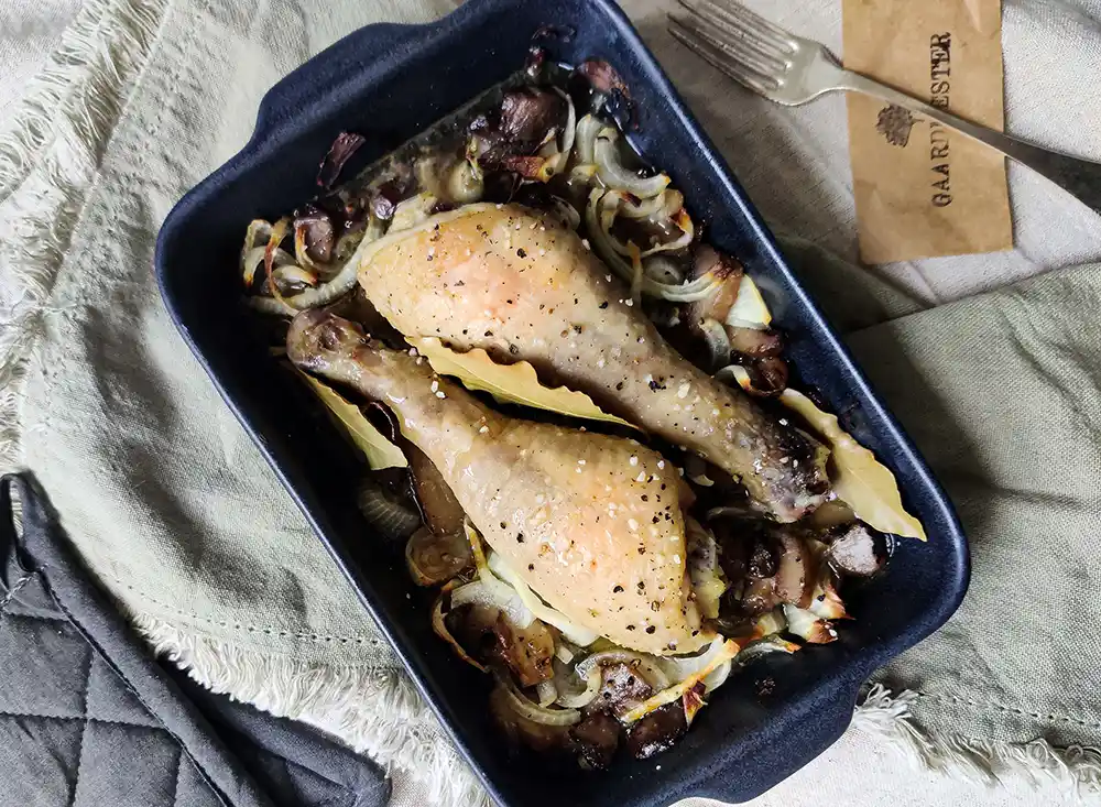 Kyllingelår m. svampe og løg